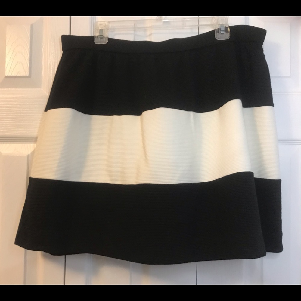 New Elle XL Black and White Textured Skirt